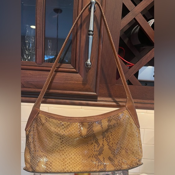 Gorgeous MAXX New York patent leather bag! - Picture 3 of 8